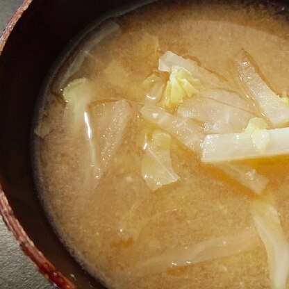 おにぎり太郎さんこんばんは☆
白菜が入ったお味噌汁、大好きです♡
美味しく頂きました(｡•̀ᴗ-)✧